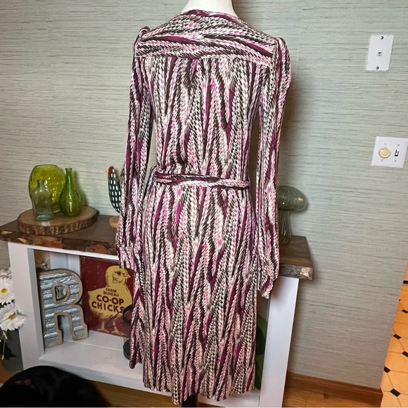 Diane von Furstenberg Wrap Dress 100% Silk Long Sleeve Pink Geometric Size 4 - Picture 6 of 8